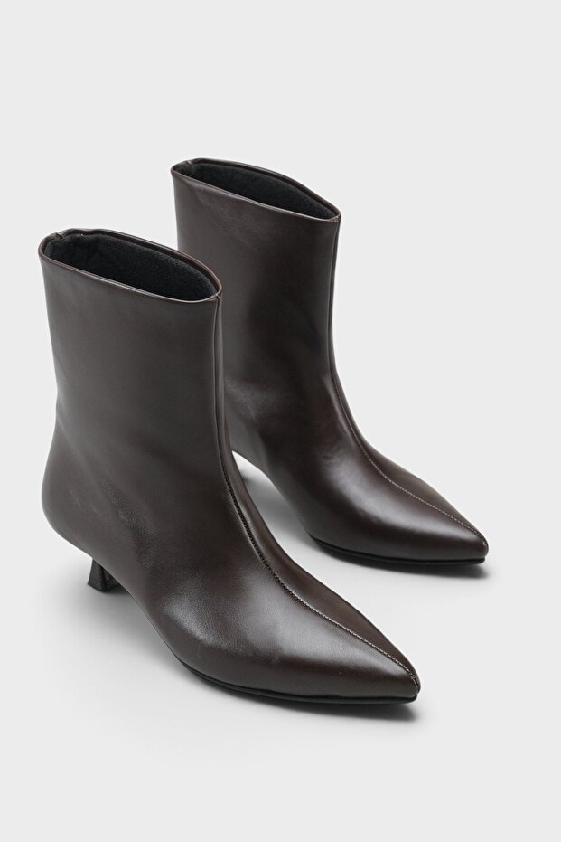 Viola Pointed Toe Women's Pull-On Boots