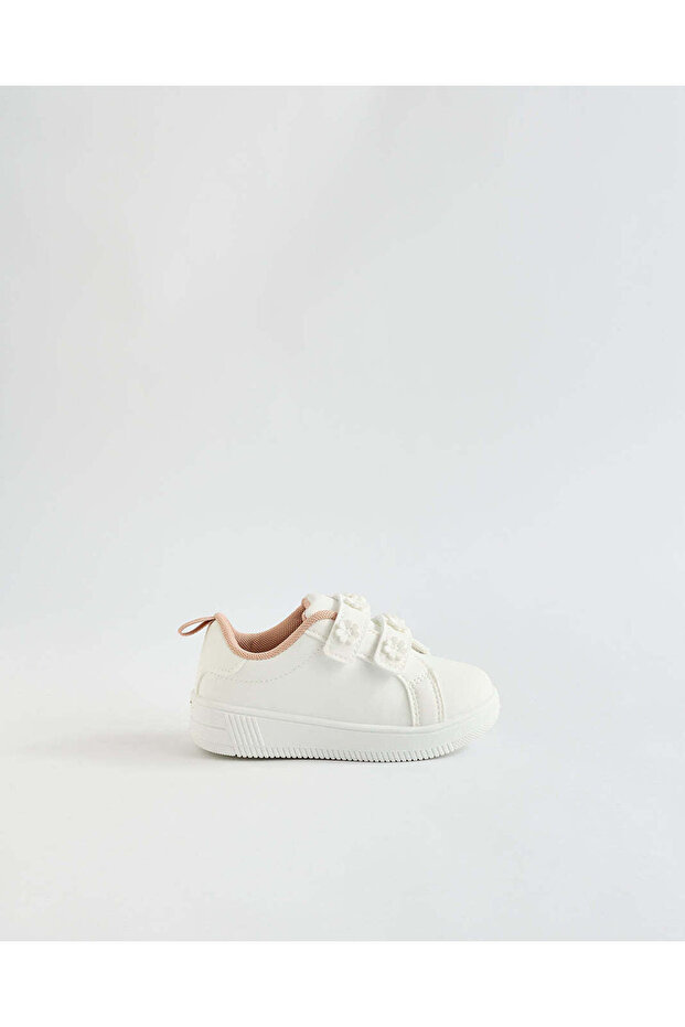 Infant Girls White Flower Embellished Strap Sneakers