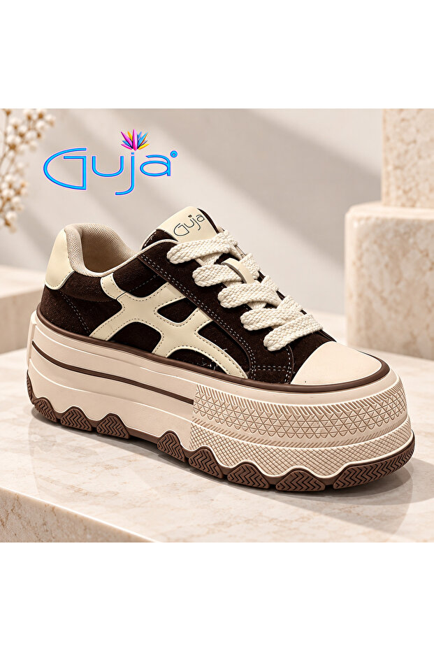 26K366 Thick Sole Sneaker