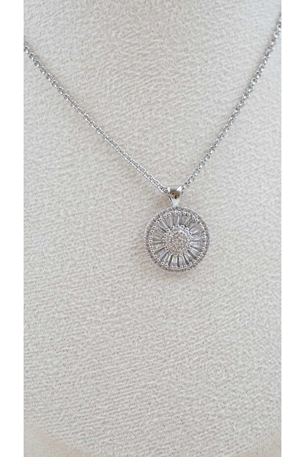 Round Model Zircon Baguette Stone Necklace