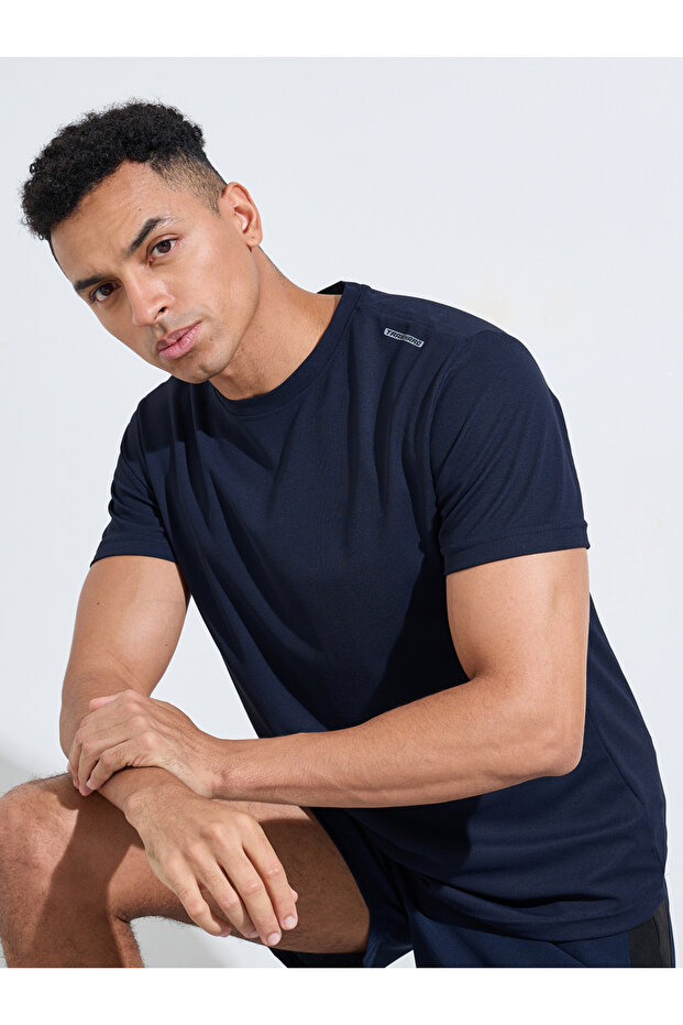 Navy Blue Solid Round Neck Short Sleeves Regular Fit Active T-Shirt