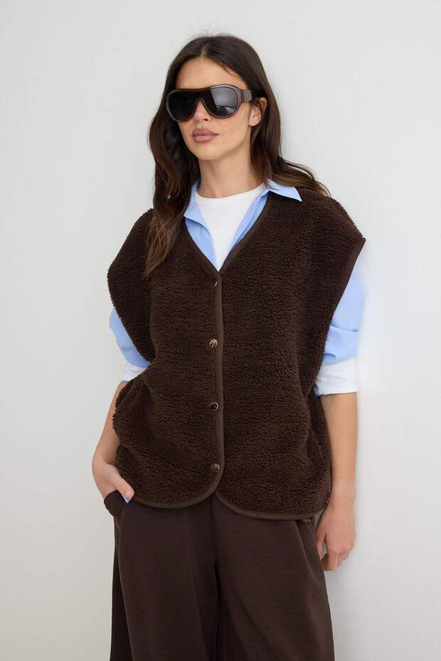 Brown Regular/Normal Fit Sleeveless V-Neck Plush Vest Twoaw27Ye00038