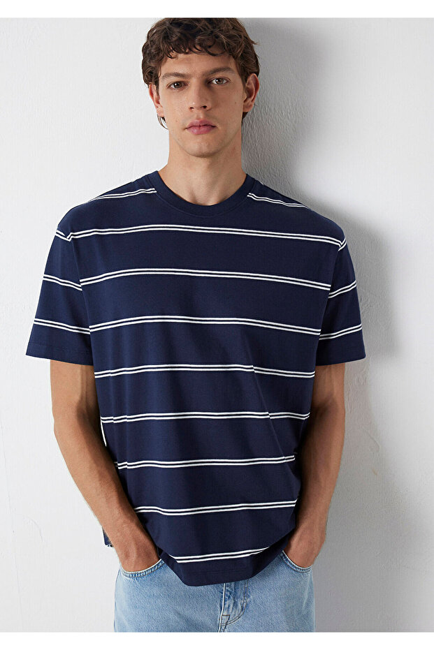 Striped Navy Blue T-Shirt Loose Fit / Relaxed Comfortable Cut 0613500-70490