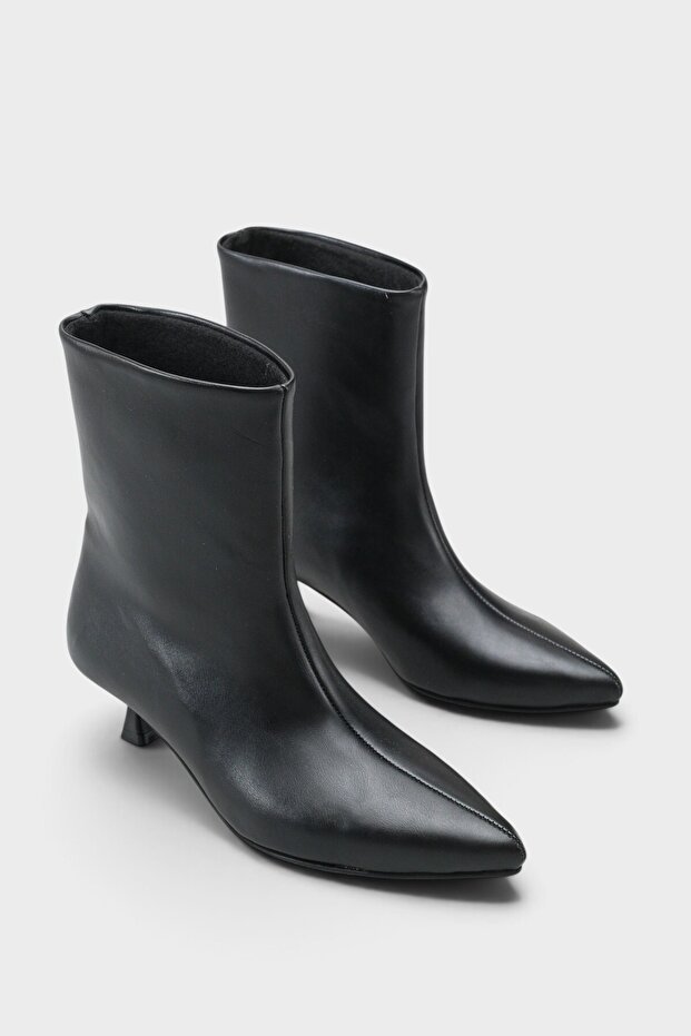 Viola Pointed Toe Women's Pull-On Boots