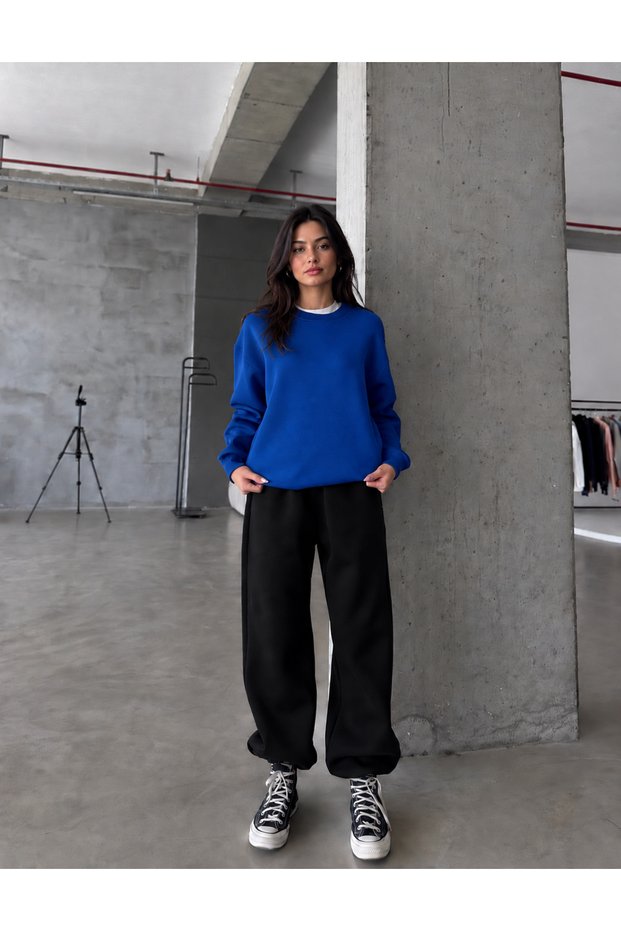 Two-Thread Raised Unisex Crew Neck Sweatshirt - Full Fit Sweatpants Set with Elastic Cuffs