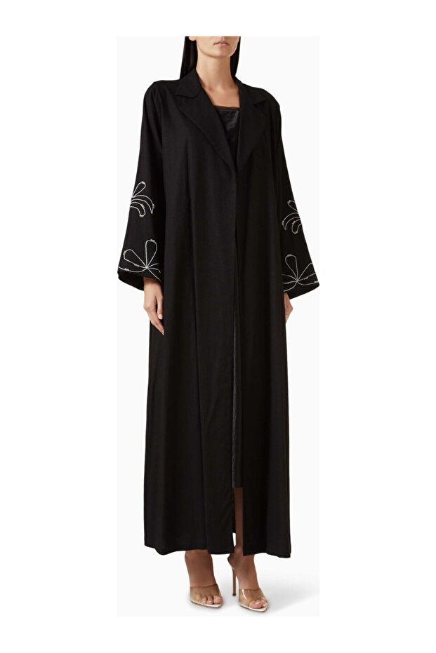 Elegant Palm Tree Embroidered Islamic Abaya Capture Sophistication with Its Comfortable Design