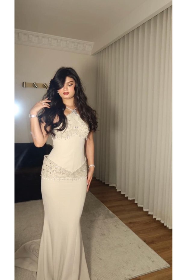 فستان سهرة كريمي