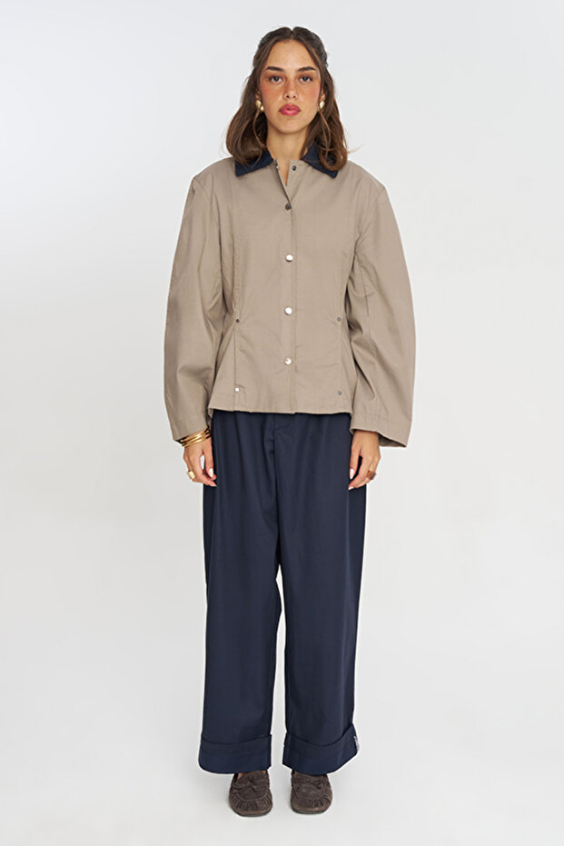 Women's Contrast Collar Waist-Fitted Jacket