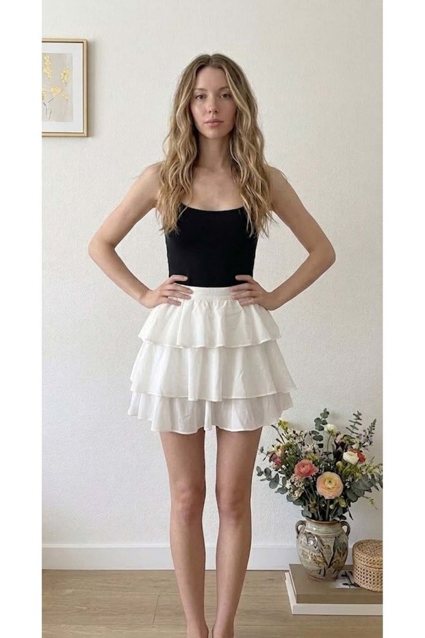 Women's White Elastic Waist Tie-Up Layered Ruffle Shorts Skirt