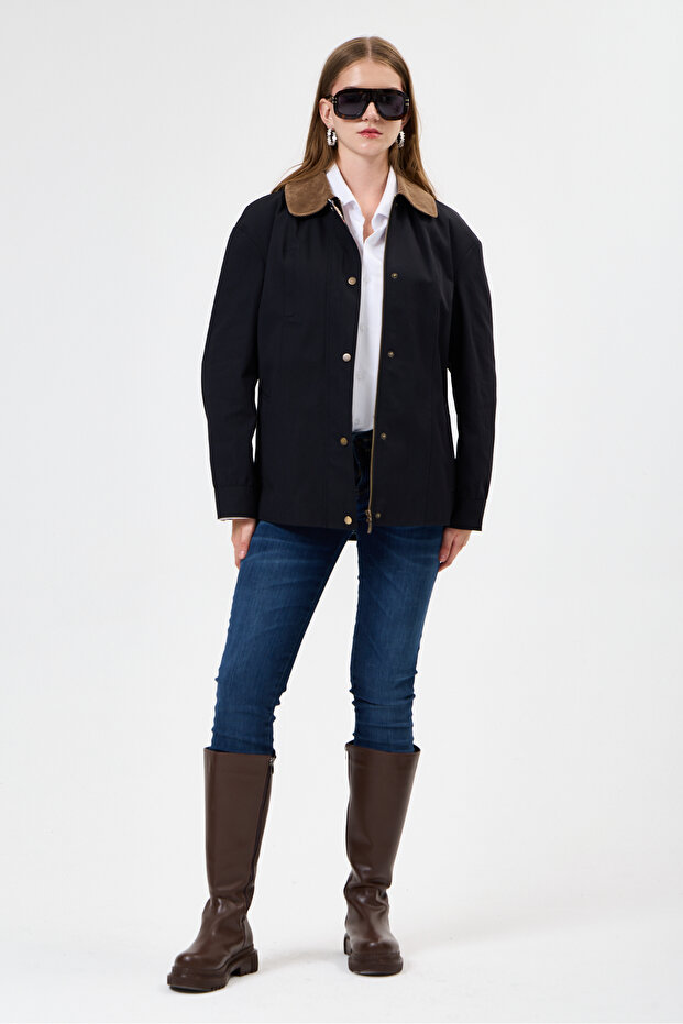 Barn Jacket with Collar in Black Color