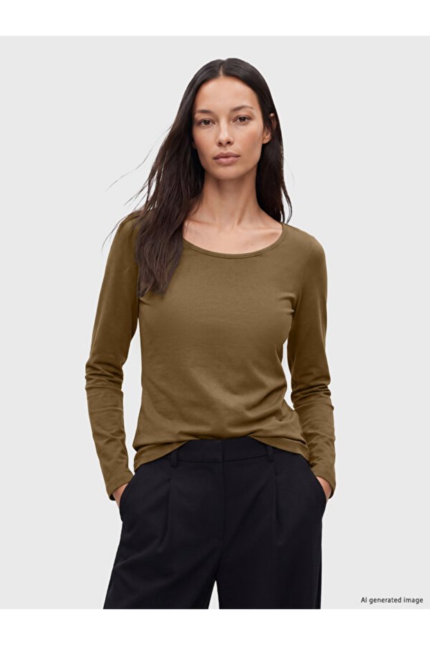 Wide Roba Collar Women's T-Shirt for Style Enthusiasts from Uzg Store