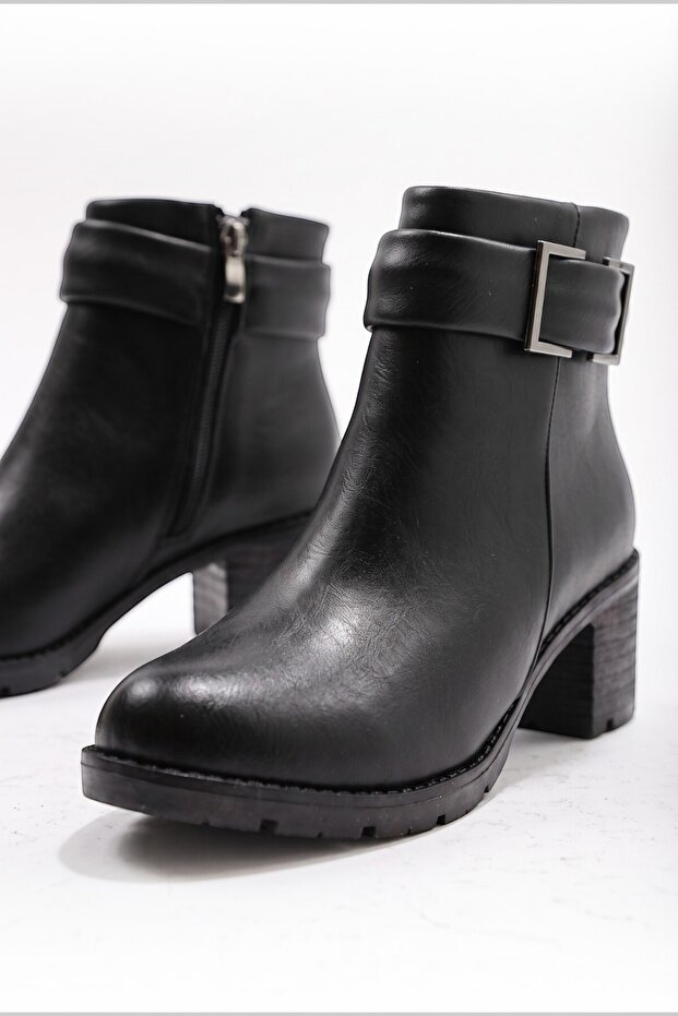 Ankle Boots with Di̇ez Buckle and Zipper