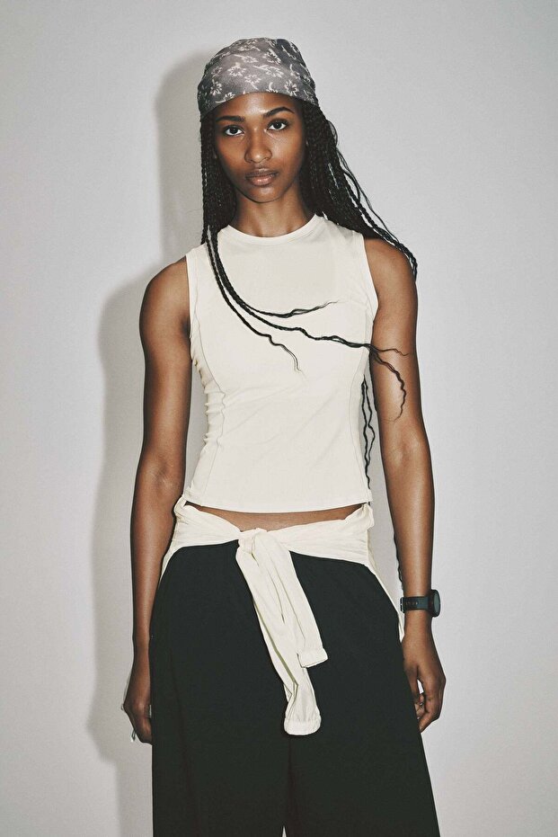 Slim Fit Sports vest top with DryMove™