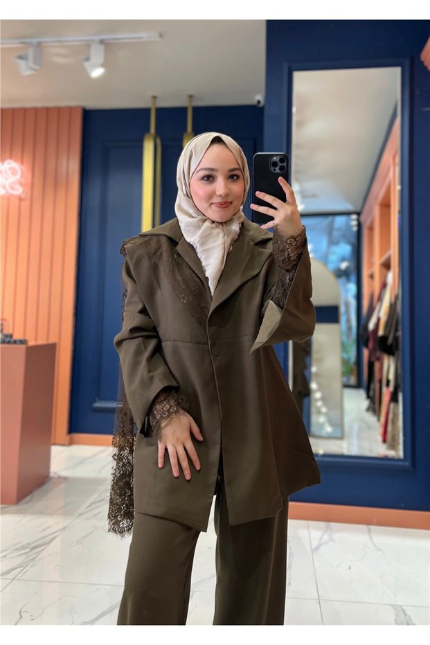 Design lace detailed suit khaki
