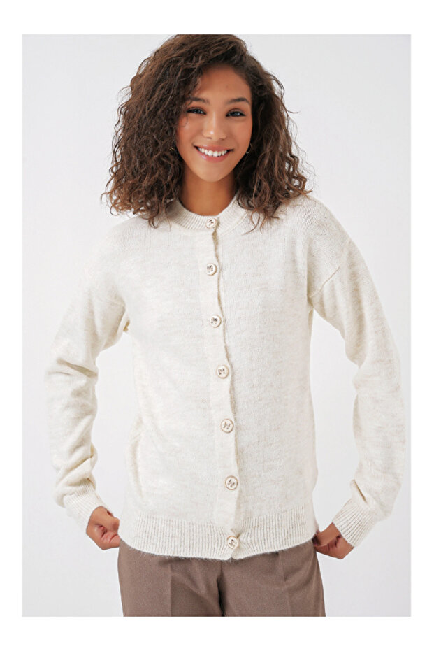 15912 Women's Buttoned Cardigan