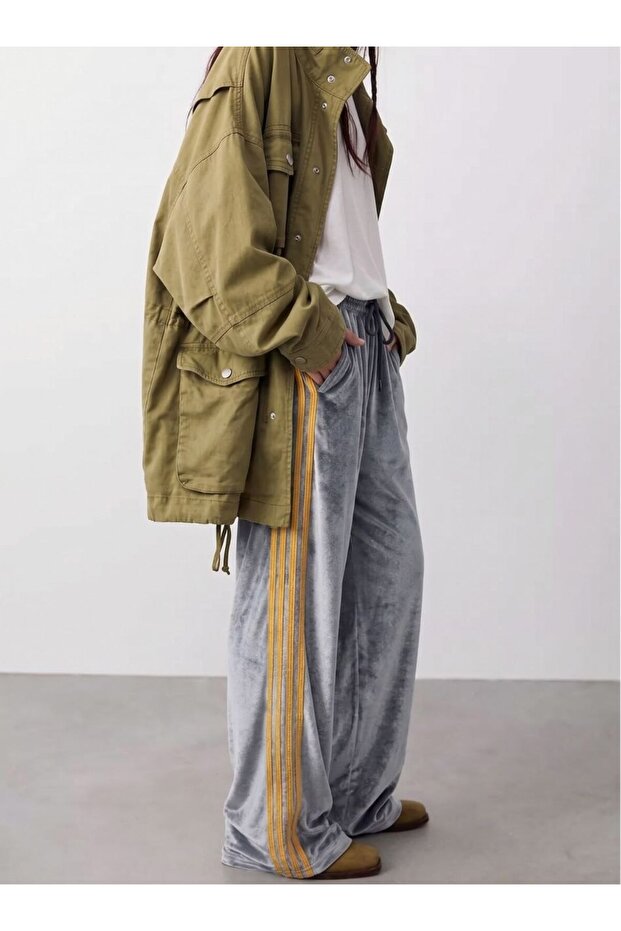 Trend Oversize Flexible Waist Ball-Stylished Velvet Fabric Palazzo Tracksuits-Radiance Velvet Pull on Palazzo Pants