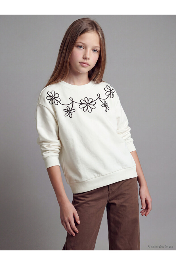 Esvab • Modern & Distinctive Embroidered Thick Sweatshirt for Girls