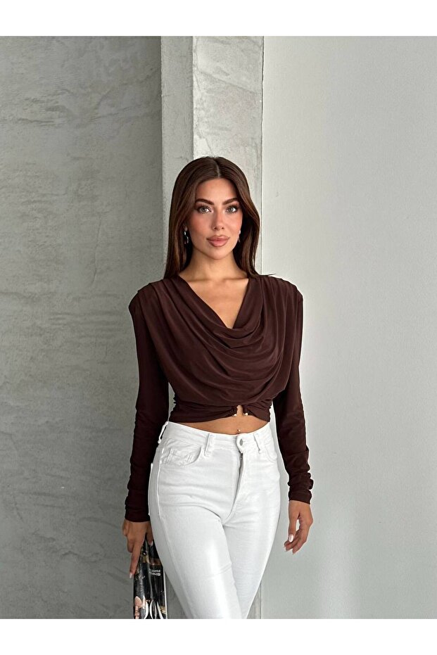 Degaje Collar Pleated Blouse