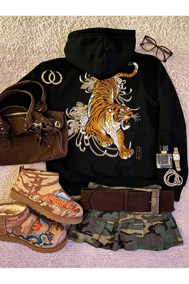 Tokyo Tiger Detail Oversize Unisex Sweatshirt