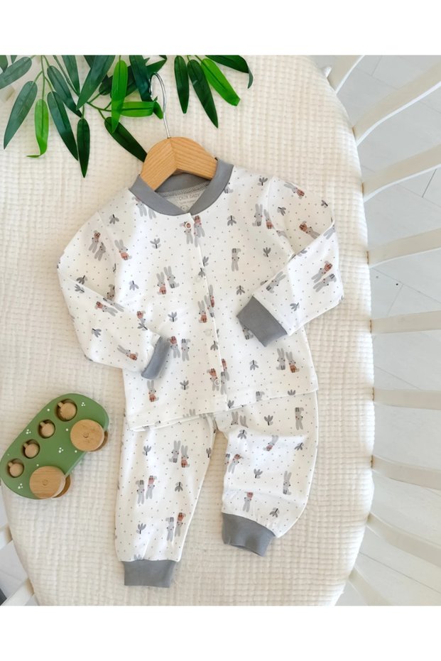 Rabbits Pattern Front Snap Fasteners Seasonal 2-Piece Baby Pajama Set