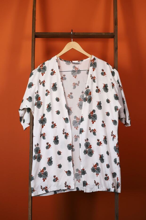 Rose Patterned Kimono - 1