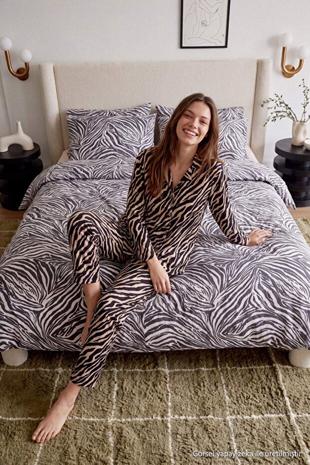 Çift Kişilik Zebra Desenli Lastikli Çarşaflı Nevresim Takımı 200x220cm TPHAW27CKN00020