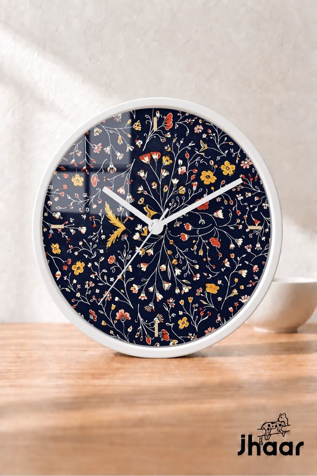 Ceas de perete modern „Lacivert Botanik Bahçe” – Mărime mare XL 42 cm – Carcasă albă – Cu sticlă, silențios – Iluminare LED inclusă în pachet