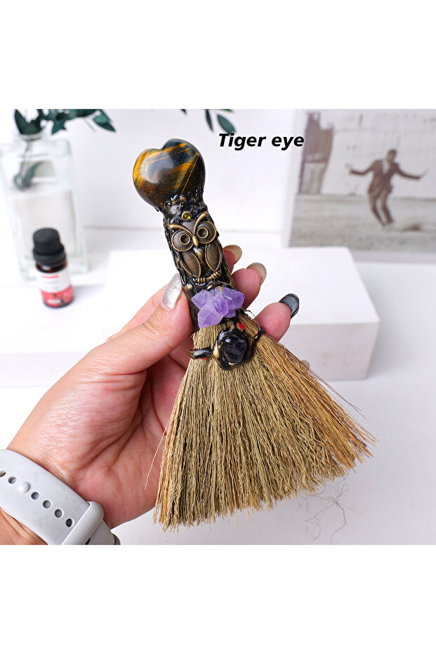 1pc Tiger eye 1PC Natural Crystal Heart Shaped Magic Broom Quartz Witch Broom Reiki Gemstone For Cle
