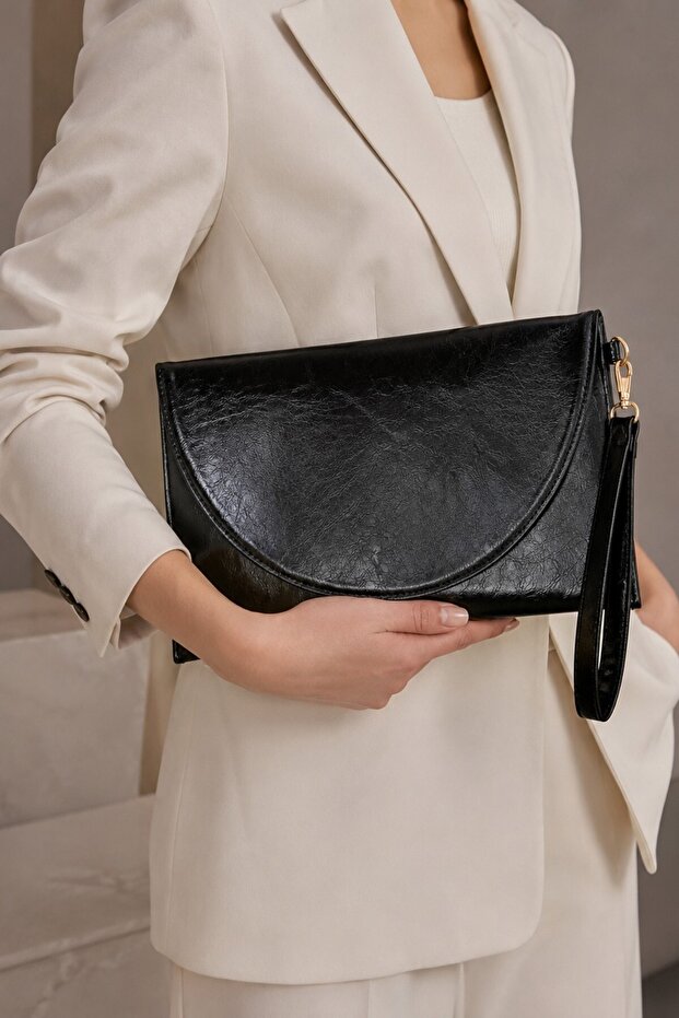 Women's Black Wrinkled Shiny Leather Look Elegant Envelope Model, Medium Size Portfolio Clutch Bag with Wrist Strap (30Cmx19Cm)