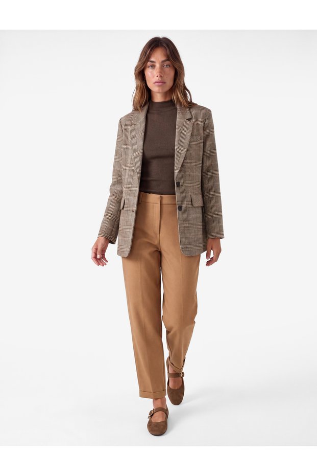 Flannel Fabric Pocketed Barrel Cut Trousers