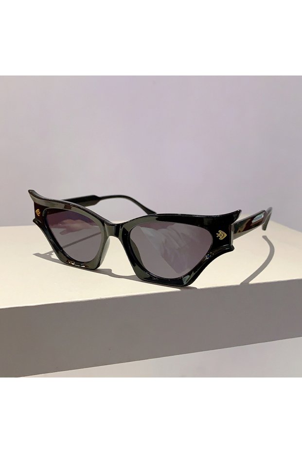 as picture shows black-black GM LUMIAS Cat Eye Sunglasses Women New in Fashion Outdoor Casual Shades