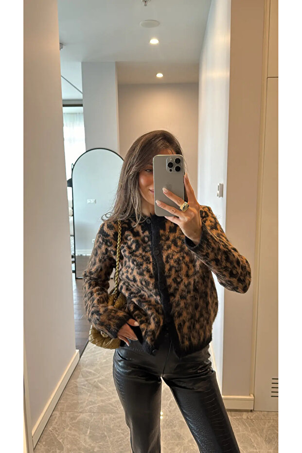 Women's Crew Neck Trend Leopard Patterned Furry Cardigan