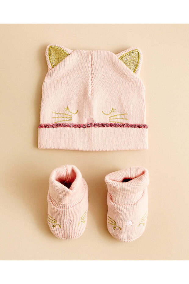Girls Cat Knitted Beanie & Booties Set