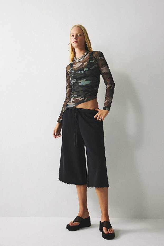 Loose Fit Belted Lace-Up Cut-Off Hem Bermuda Shorts I8794Ax26Au