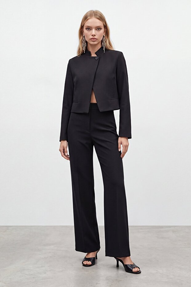 Buttoned crop jacket