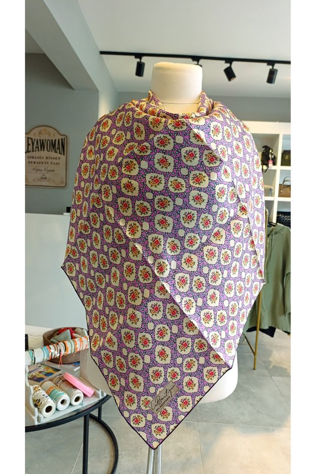 La Boutique 100% Twill Silk Scarf
