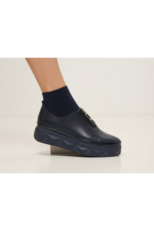 Genuine Leather Elastic Platform Sole Casual Women's Shoes