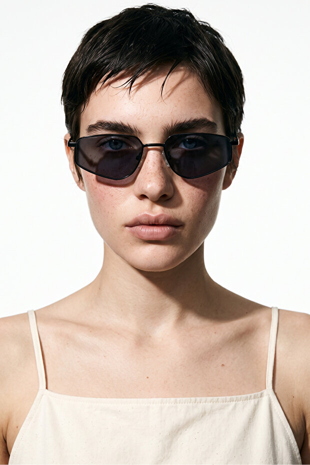 Reign Black Black Sunglasses