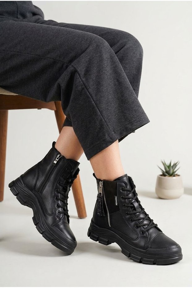 Women's Fur Lined Thick Serrated Sole Sneaker Boots with Lace-Up and Zipper, Warm and Comfortable Winter Boots