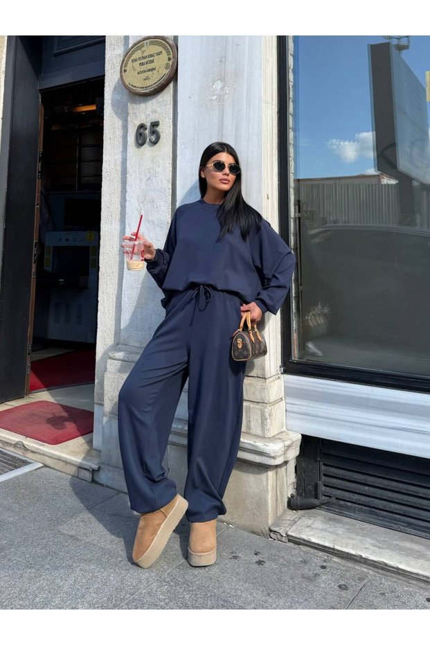 Comfortable Fabric Sweat Tracksuit Top and Bottom Set