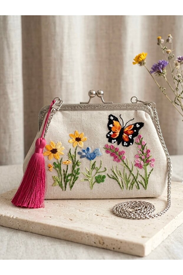 23x15 cm wildflower themed 100% hand-embroidered linen light vintage bag
