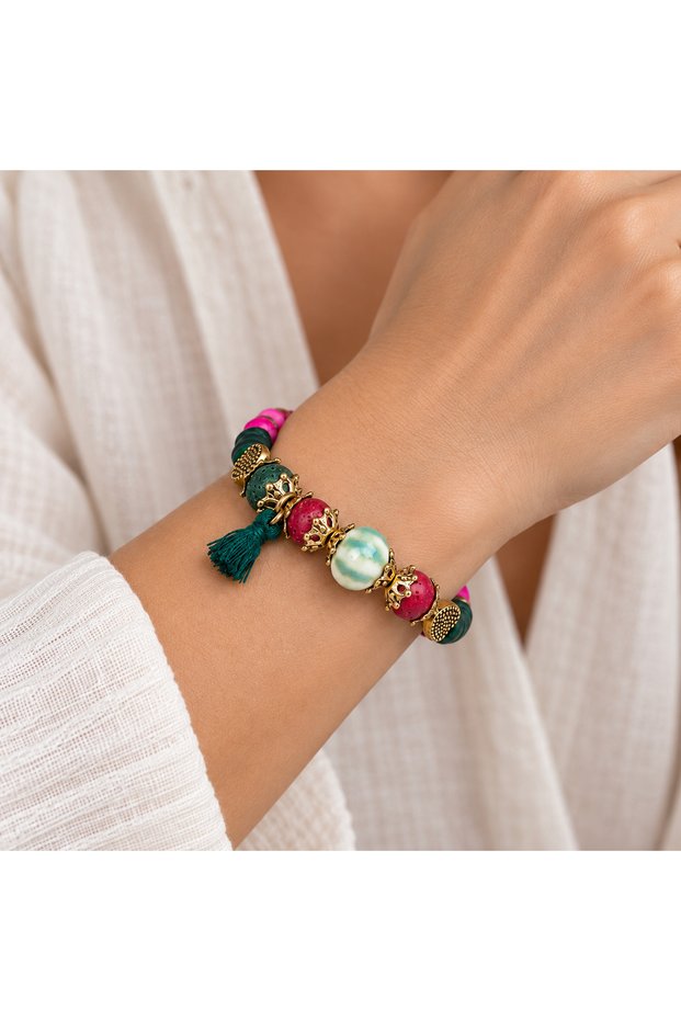 Emerald Green Fuchsia Beaded Tassel Bracelet – Stylish Accessory with Gold Detail