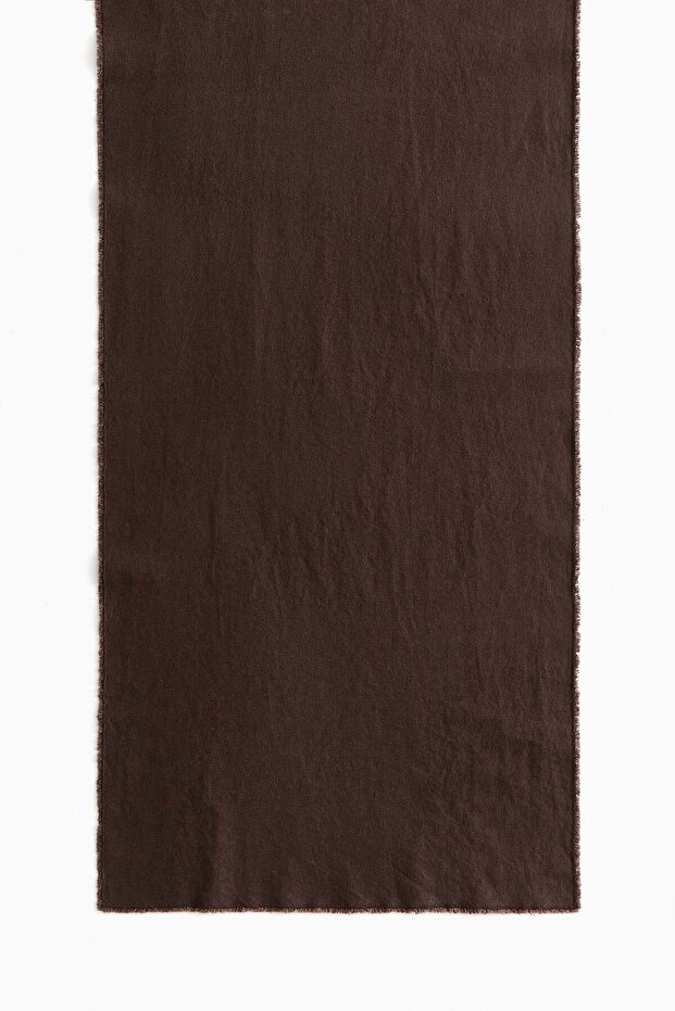 Linen-blend fringed table runner