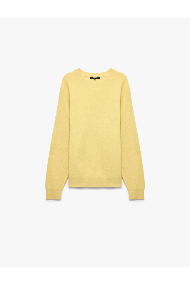 Long Sleeve Comfortable Fit Crew Neck Basic Knit Sweater