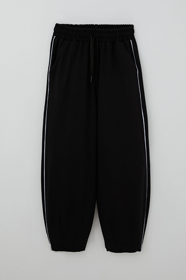 Girl's Sweatpants with Laces and Stripe Detail on the Sides and Pockets, Ages 7-12, Black
