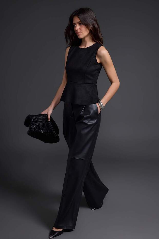 Siyah Süet Peplum Bisiklet Yaka Kolsuz Örme Bluz TWOAW27BZ00261