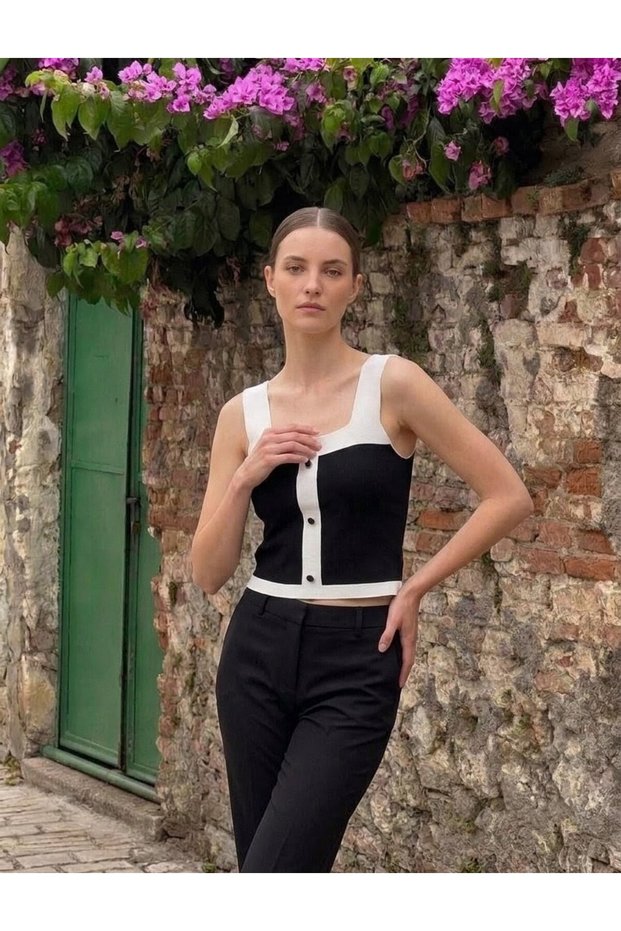Sleeveless Strappy Women's Knitted Blouse with Button Detail