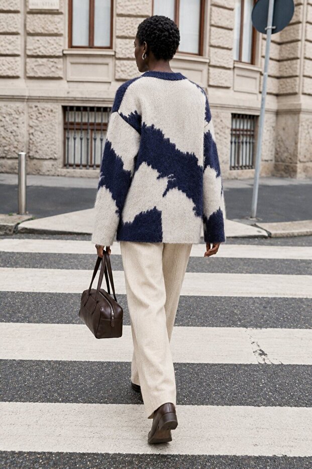 ABSTRACT PATTERNED KNIT SWEATER
