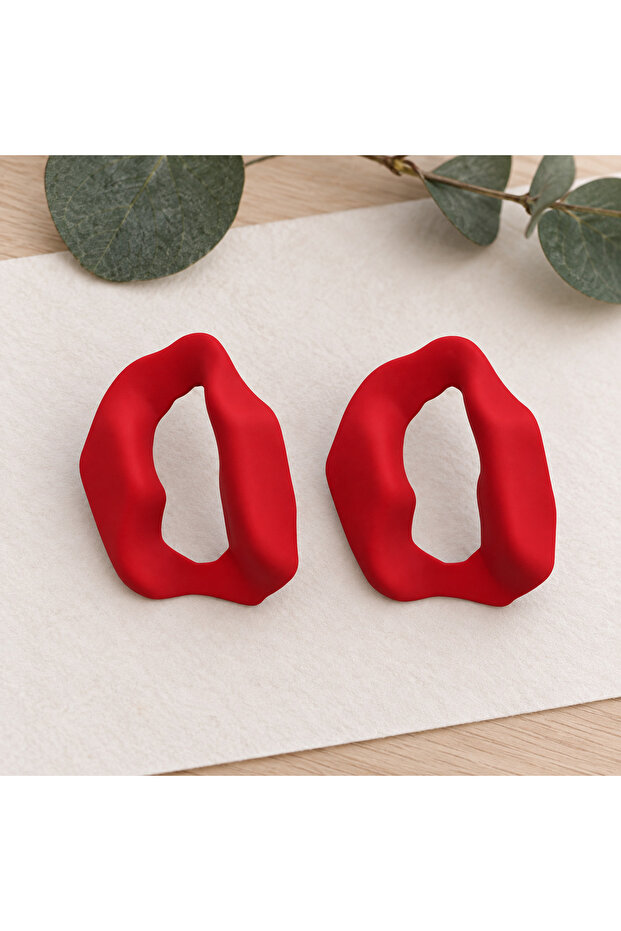 Statement earrings with irregular geometric design