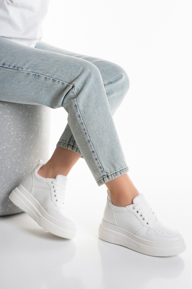 Women's Lace-Up Thick Sole Casual Comfortable Sports Shoes with Internal Hidden Heel